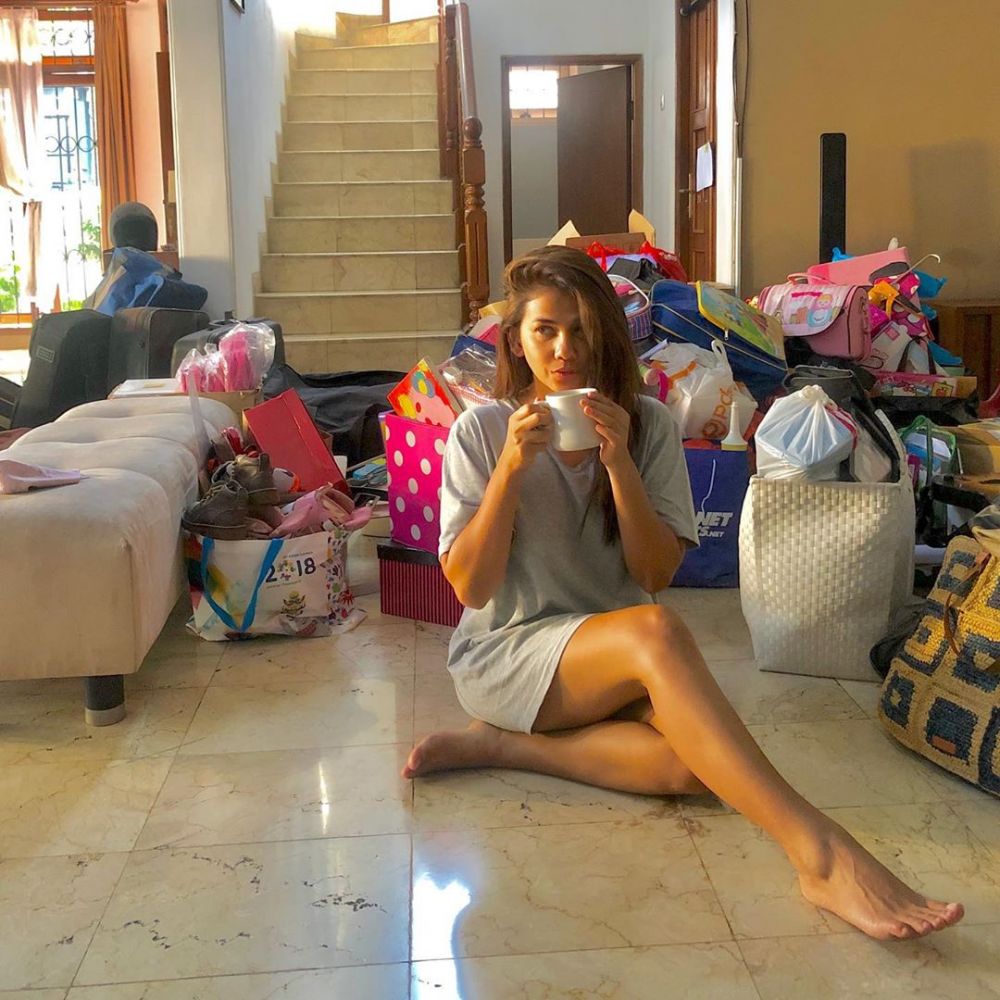 8 Potret penampakan rumah Nova Eliza, simpel & penuh lukisan