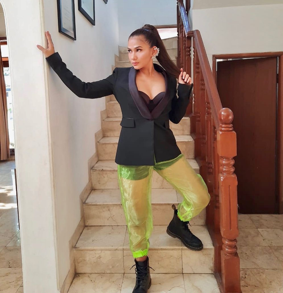 8 Potret penampakan rumah Nova Eliza, simpel & penuh lukisan