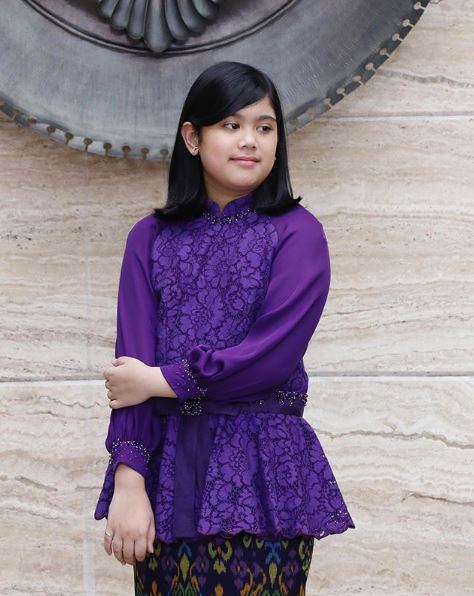 Beda gaya pemotretan 4 cucu presiden, Sedah Mirah curi perhatian