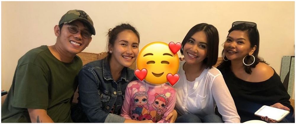Ngefans berat, ini momen haru putri Denada ketemu Ayu Ting Ting