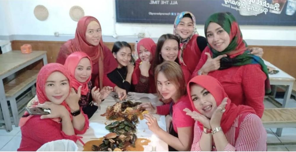 8 Momen ulang tahun pernikahan Daus Mini dan istri, romantis