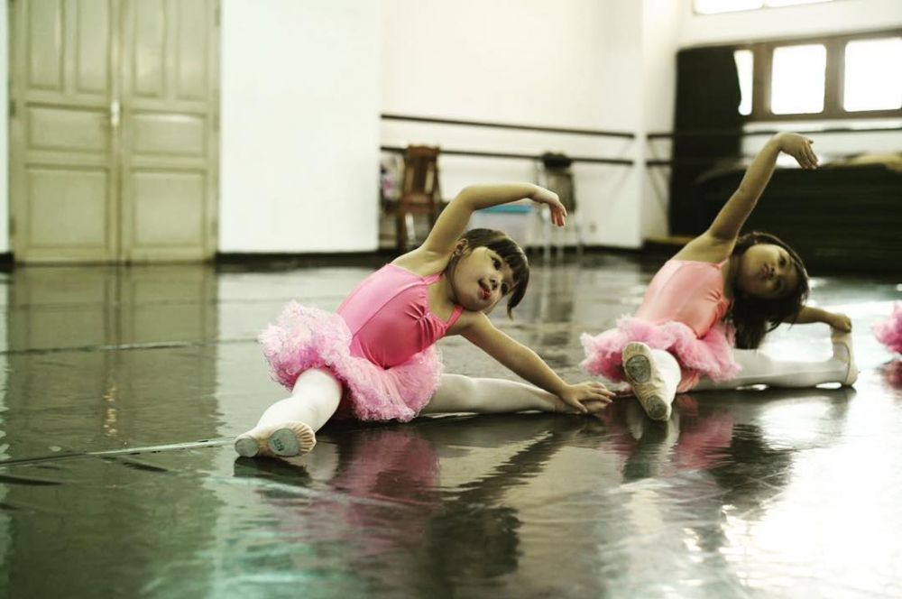 6 Potret anak seleb jadi balerina cilik, aksinya menggemaskan