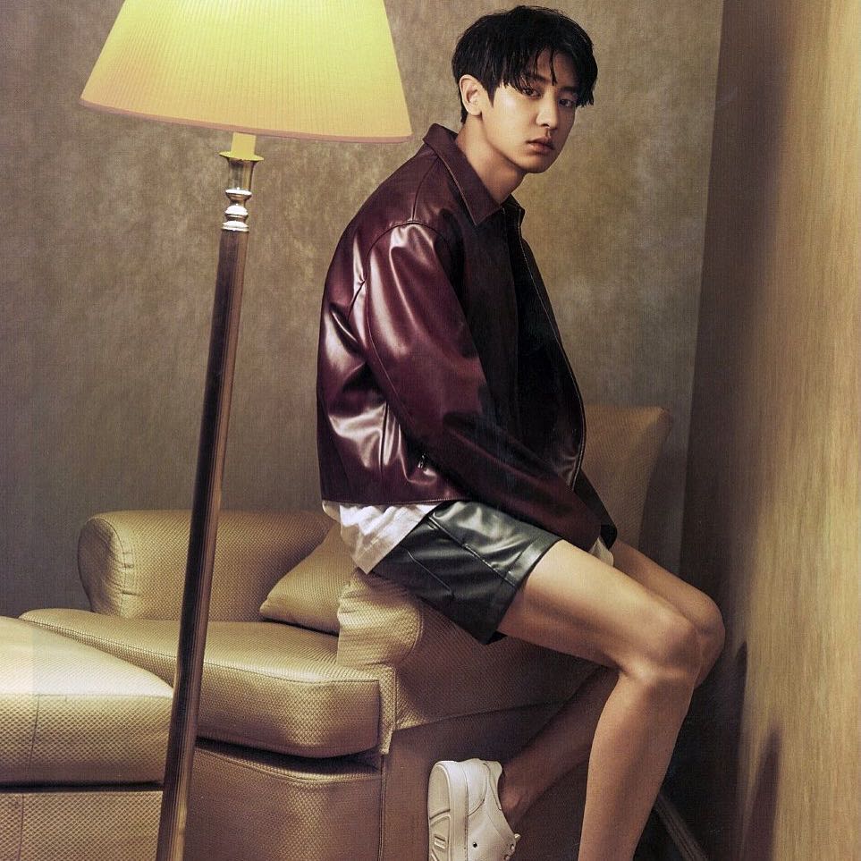 Kebiasaan unik 6 idol K-Pop saat tidur, ada yang pukul pipi