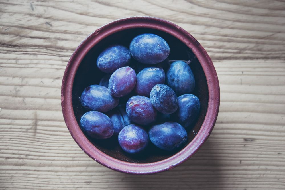21 Manfaat buah plum untuk kesehatan dan kecantikan, bantu atasi sembelit