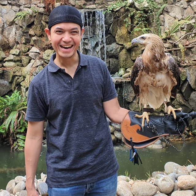 7 Seleb ganteng pernah gagal berbisnis, rugi miliaran rupiah