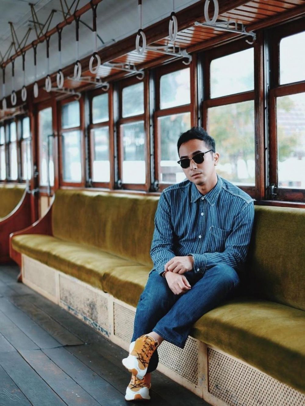 7 Potret terbaru DJ Winky Wiryawan, awet muda di usia 41 tahun