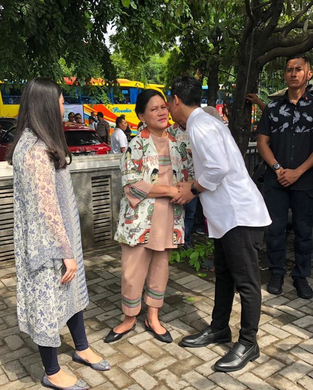 5 Gaya Selvi Ananda lepas Gibran daftar Pilkada Solo, natural