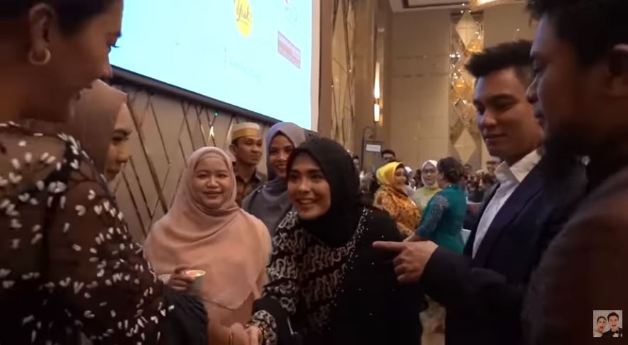 Momen Paula ketemu 4 mantan Baim Wong, ekspresinya bikin salut