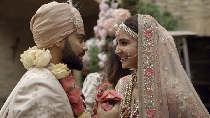 Lama absen, ini 10 potret terbaru Anushka Sharma tampil beda