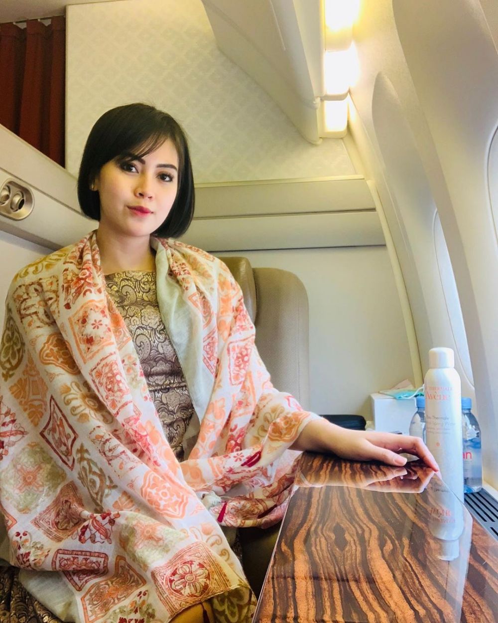 Beda gaya 7 pramugari yang jadi istri seleb, memesona