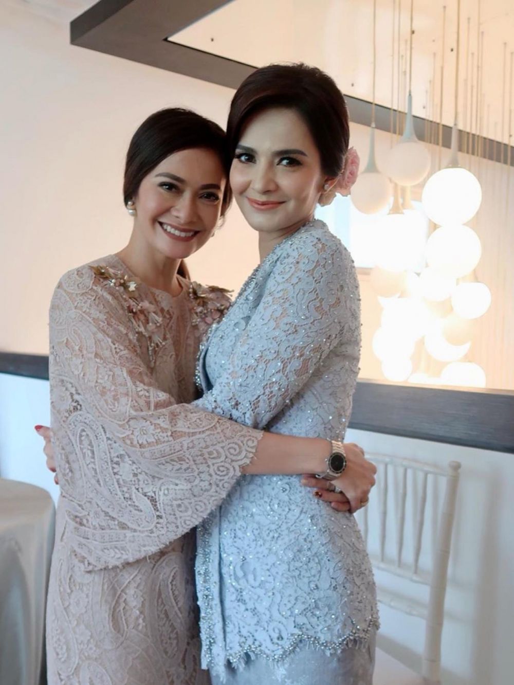 6 Potret kebersamaan Cut Tari & Ersa Mayori, akrab sejak remaja