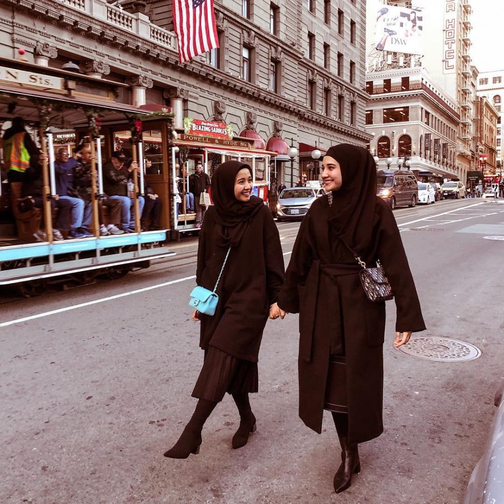 10 Potret Zaskia Sungkar & Laudya Cynthia Bella, bak kembar