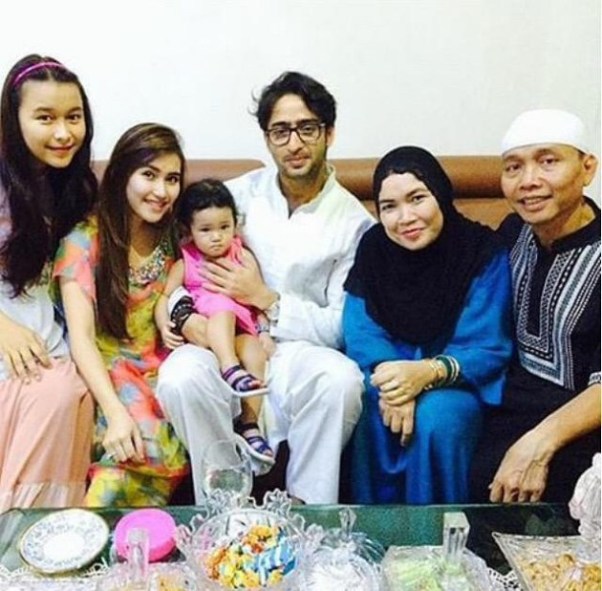 5 Momen Shaheer Sheikh bareng keluarga Ayu Ting Ting, bak menantu