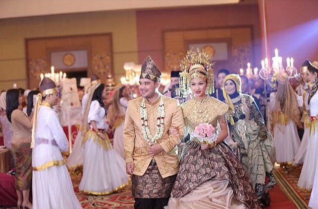 8 Seleb ini menikah pakai adat Palembang, terbaru Nadia Saphira