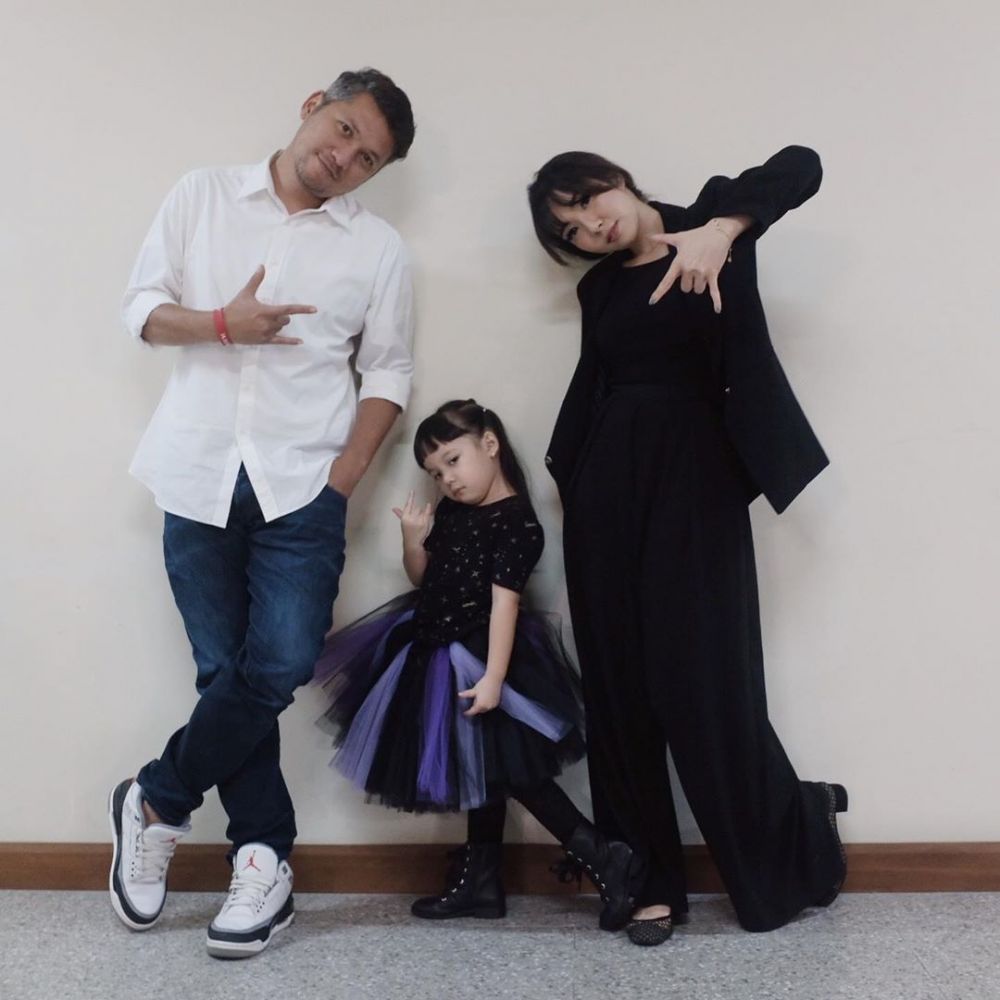 6 Foto pemotretan Gempi bertema Natal, bikin gemas maksimal