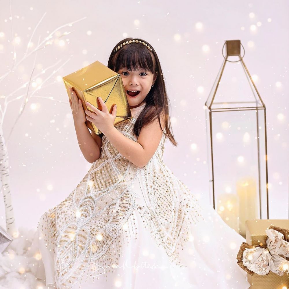 6 Foto pemotretan Gempi bertema Natal, bikin gemas maksimal