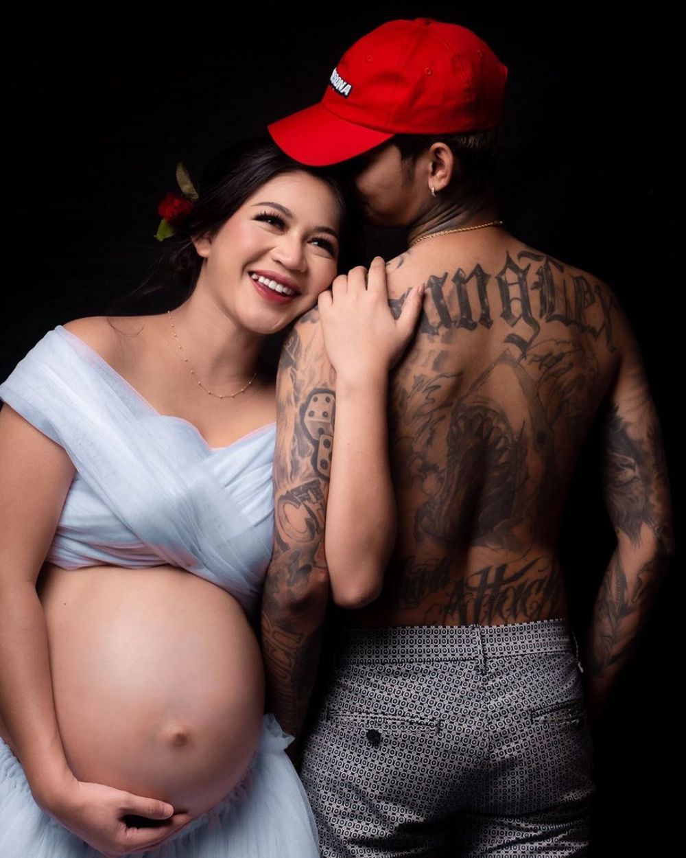 8 Potret maternity istri Young Lex, penampilannya bak bidadari