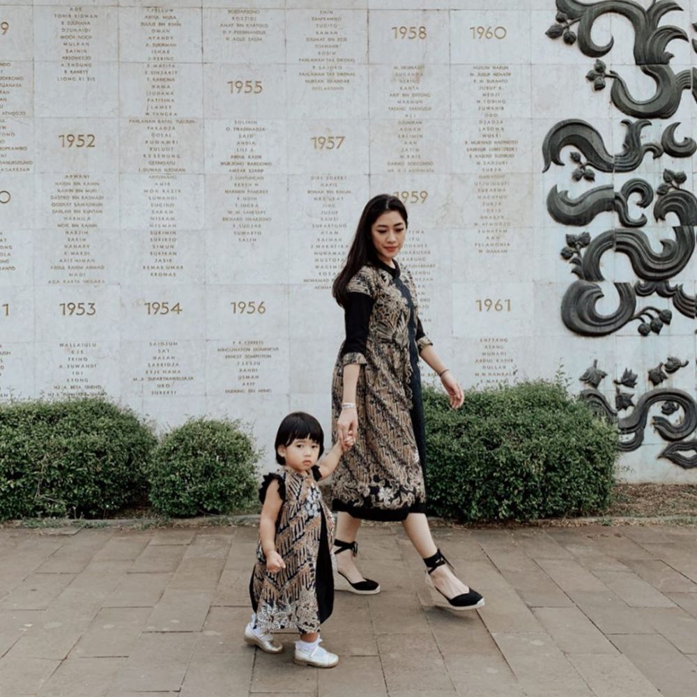 9 Inspirasi baju kembaran Aliya Rajasa & Baby Gaia, stylish