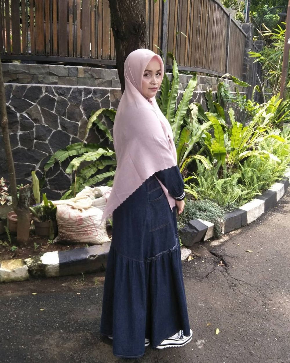 Viral emak-emak jago makeup, 8 foto usai dandan bikin pangling