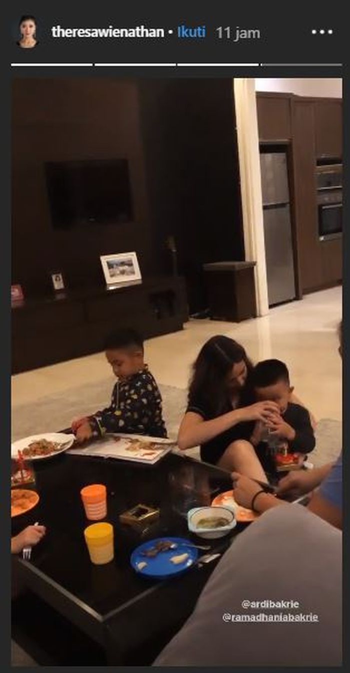 6 Sisi lain Nia Ramadhani saat urus rumah, bukti istri idaman