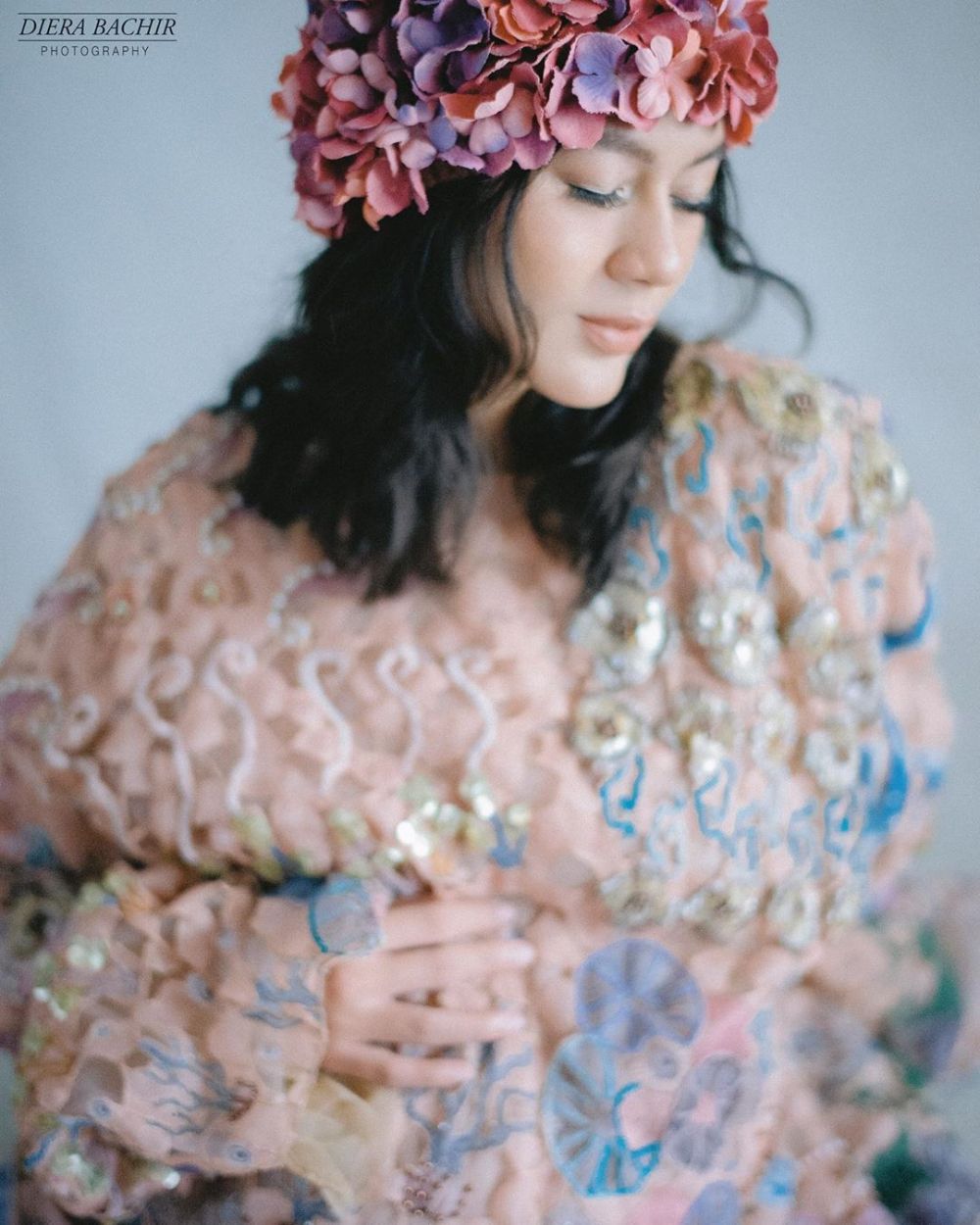 9 Gaya Paula Verhoeven pemotretan maternity, simpel elegan