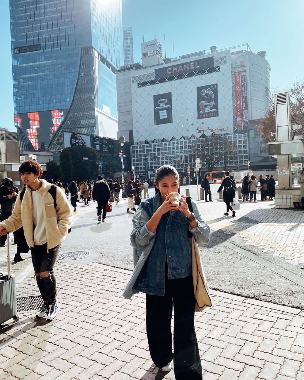 7 Momen liburan Naysila Mirdad di Jepang, 'dilamar' kakek-kakek