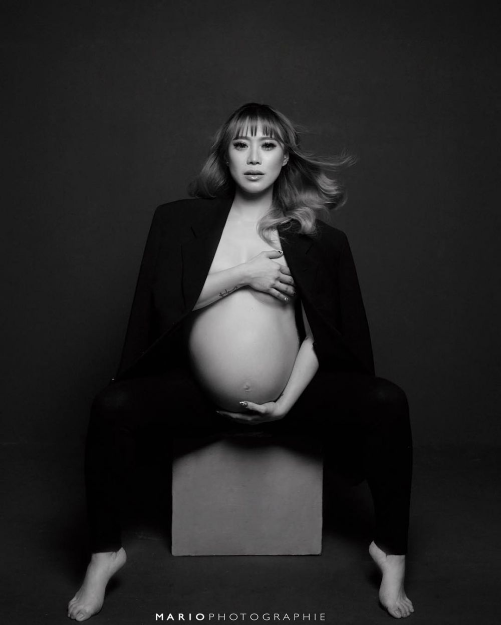 Potret maternity 10 seleb ekspos perut besar, seksi menawan