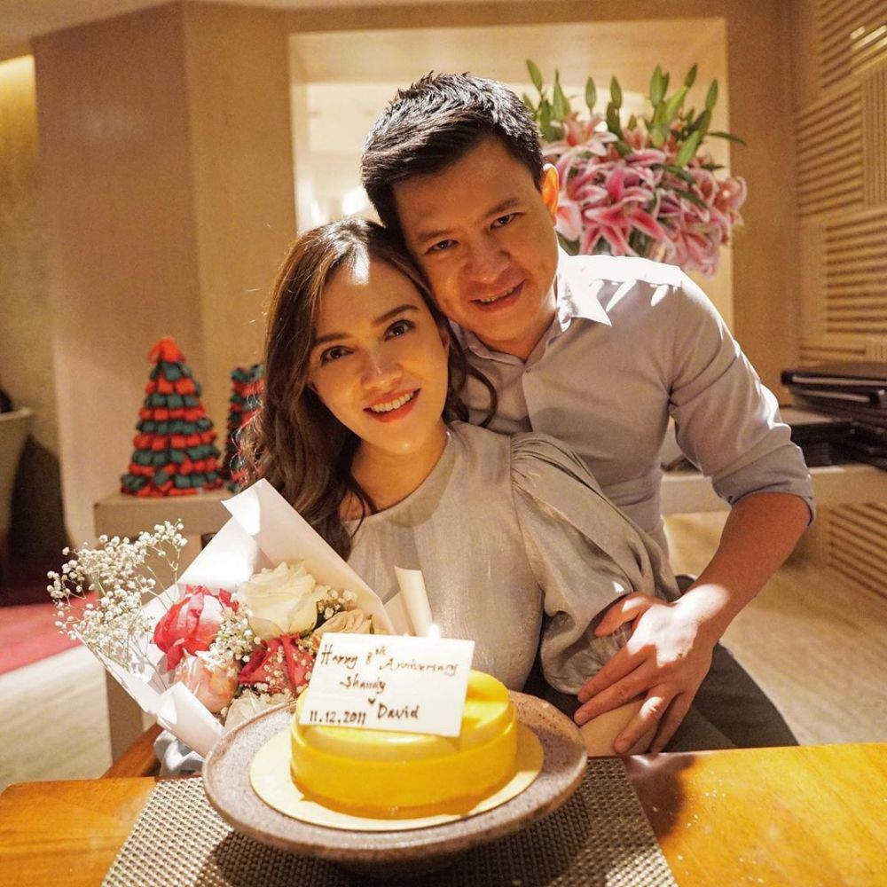 4 Momen ultah pernikahan ke-8 Shandy Aulia & suami, romantis