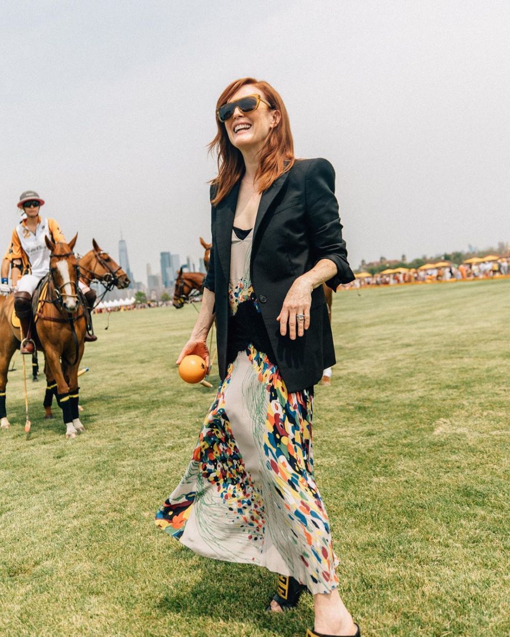 8 Seleb Hollywood ini pernah jadi waitress sebelum terkenal