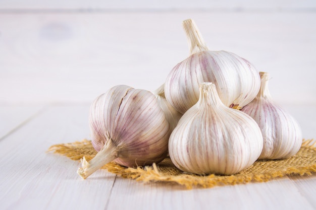 Manfaat bawang putih untuk jerawat punggung & cara gunakan