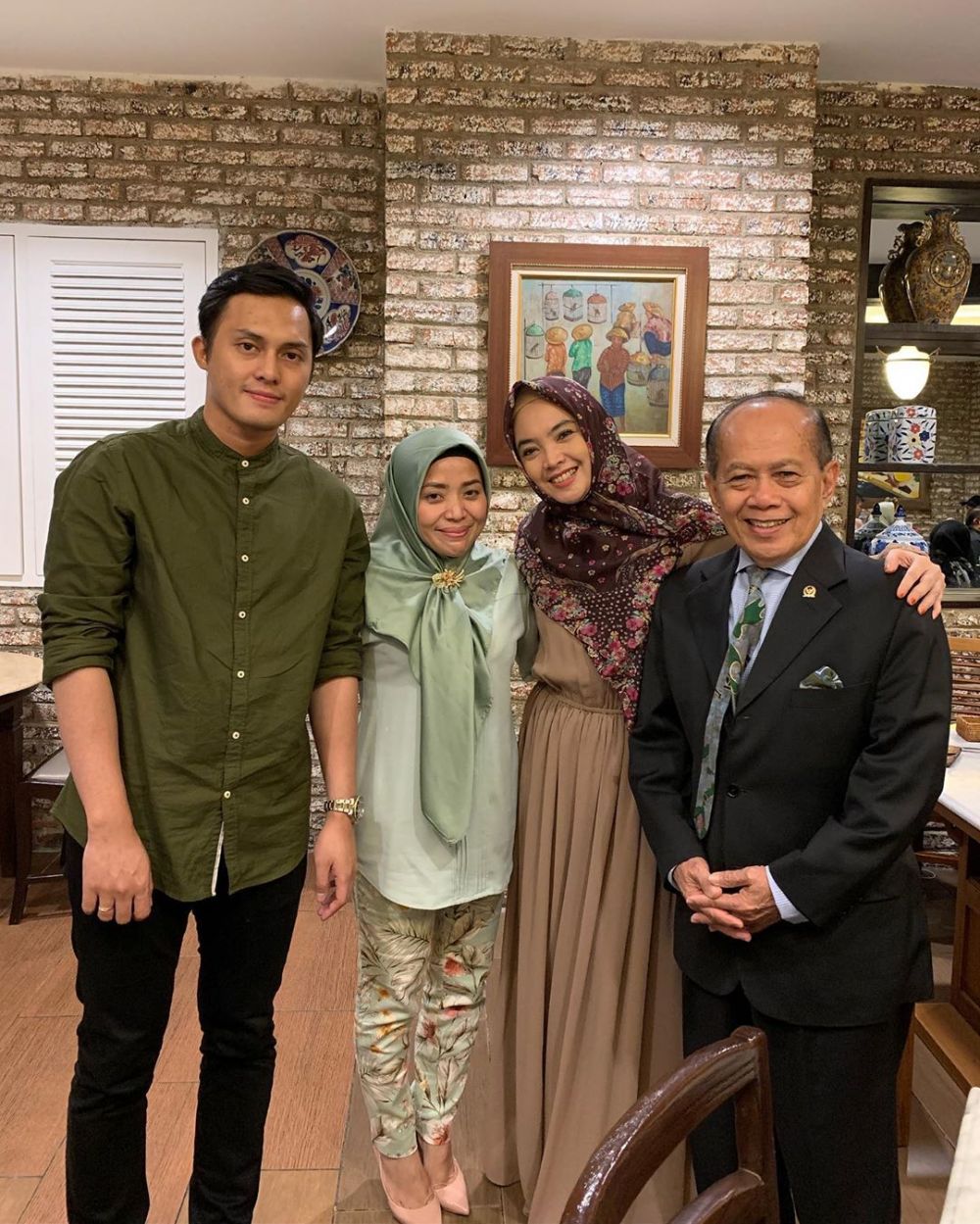 Kedekatan Muzdalifah dan 8 seleb cantik, pesonanya terpancar