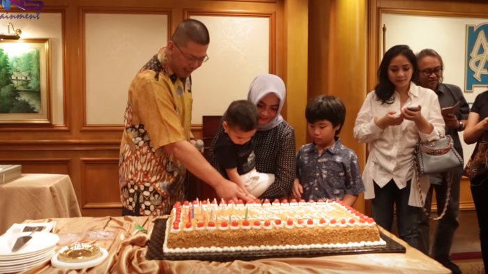 Usia kepala lima, pesta ulang tahun 7 seleb ini meriah abis