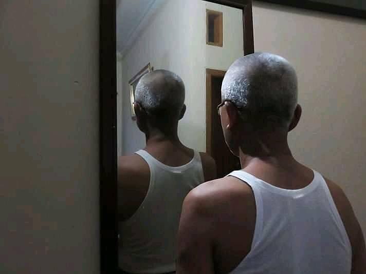 10 Pose lucu bapak-bapak saat foto, gereget abis