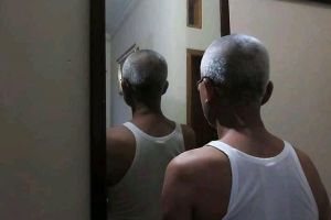 10 Pose lucu bapak-bapak saat foto, gereget abis