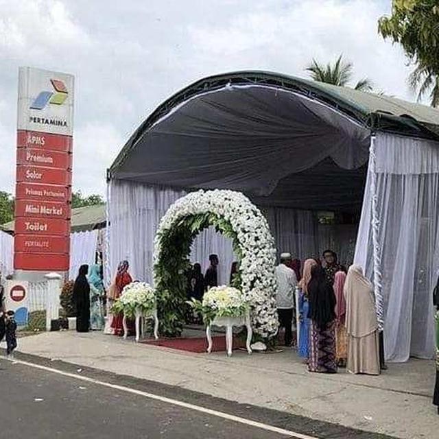 10 Potret tempat pernikahan tak biasa, cuma ada di Indonesia