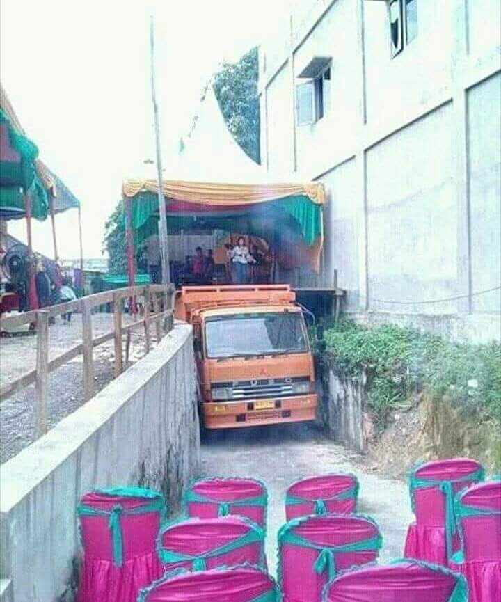 10 Potret tempat pernikahan tak biasa, cuma ada di Indonesia