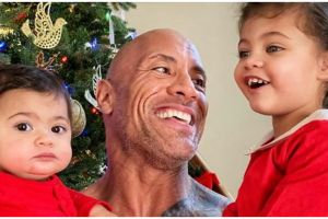 9 Potret The Rock saat momong, kasih pesan haru buat orangtua