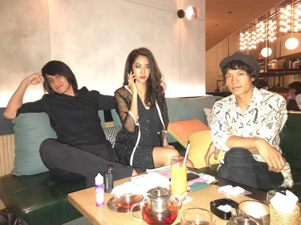 7 Potret kedekatan Kevin Aprilio & Widi, akui seperti suami istri