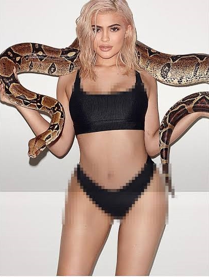 Gaya 9 seleb cantik pose pegang ular, bikin bergidik