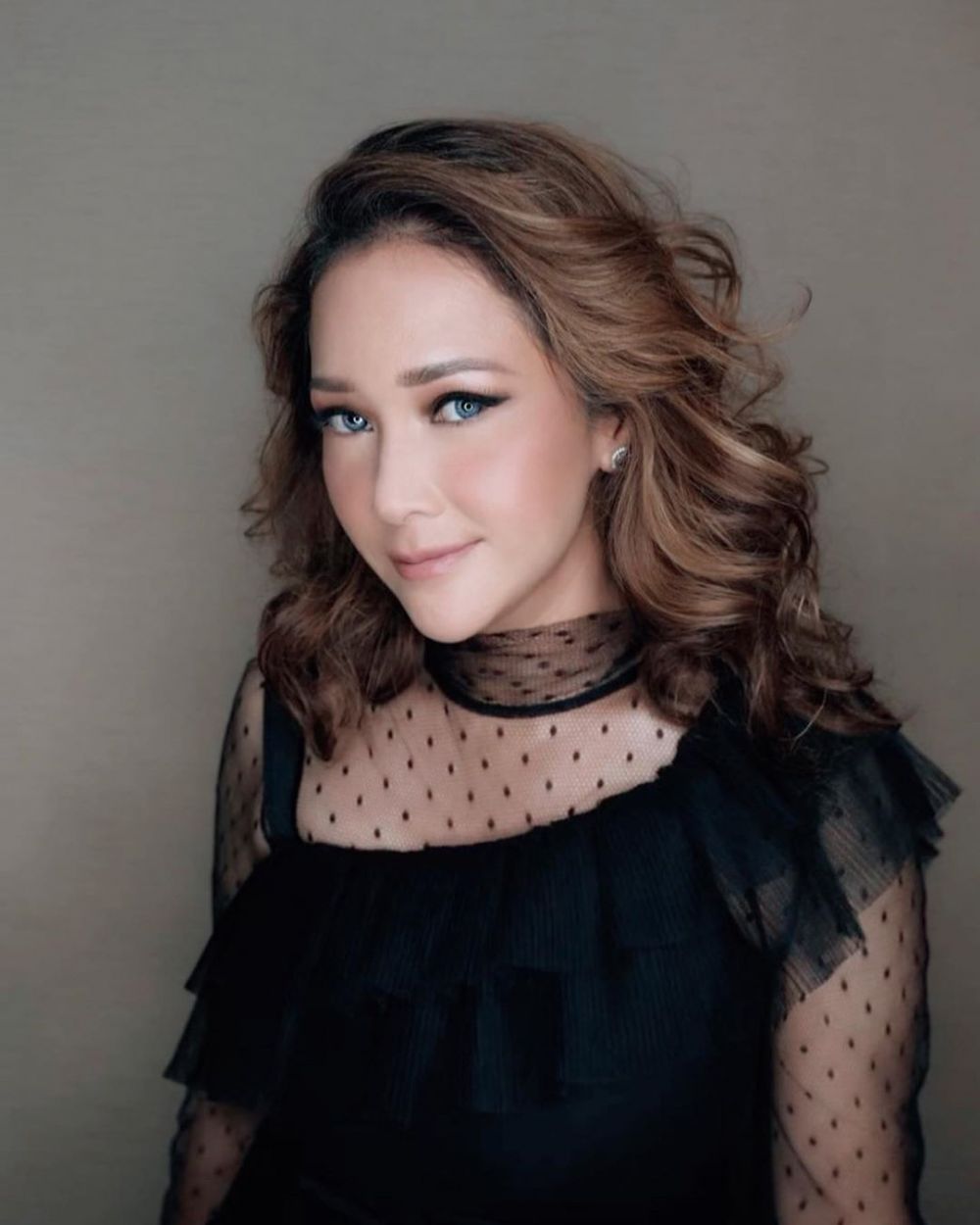 5 Penyanyi ini ungkap pernah alami KDRT, terbaru Yuni Shara