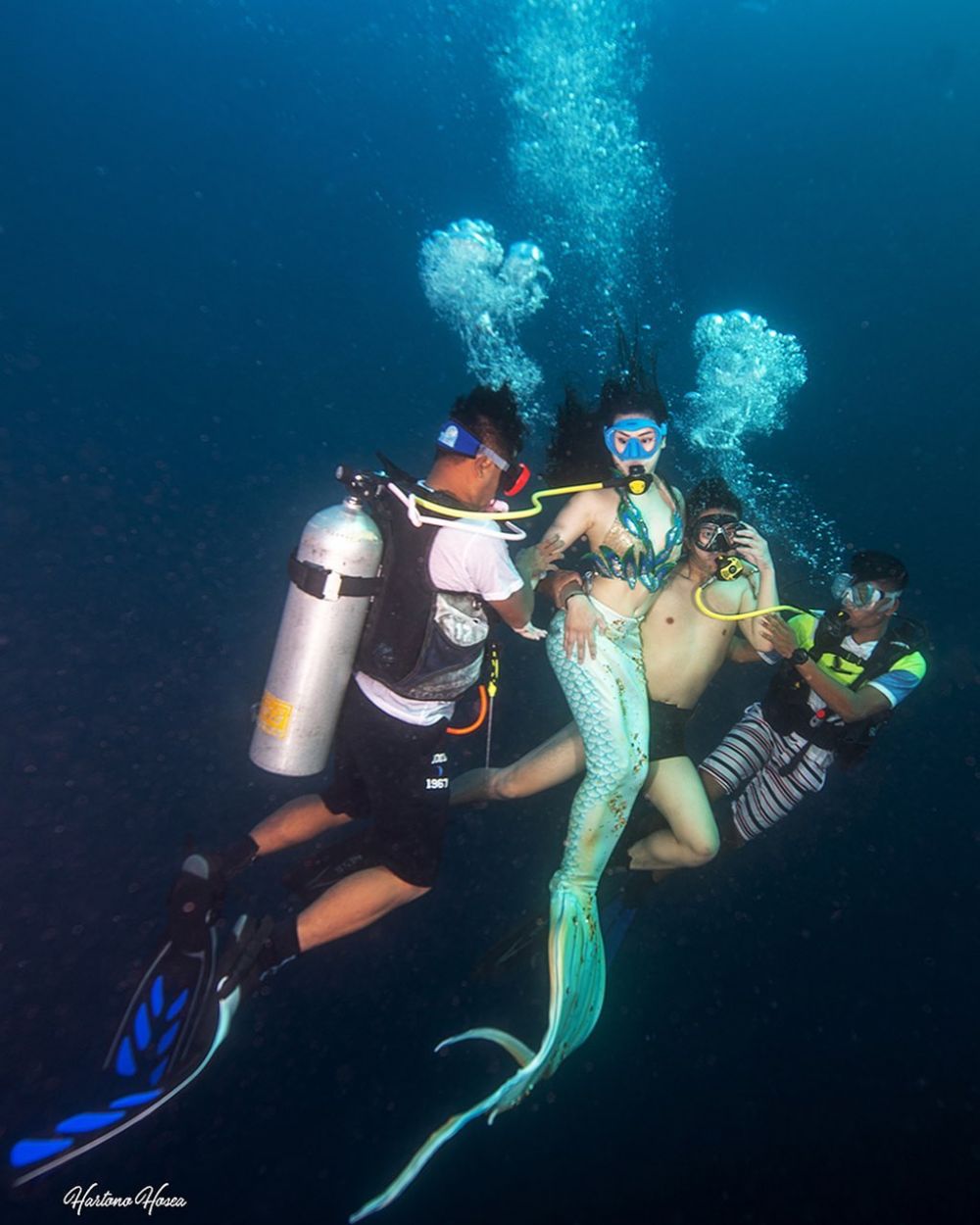 5 Momen prewedding Boy William di dalam laut, Karen jadi duyung