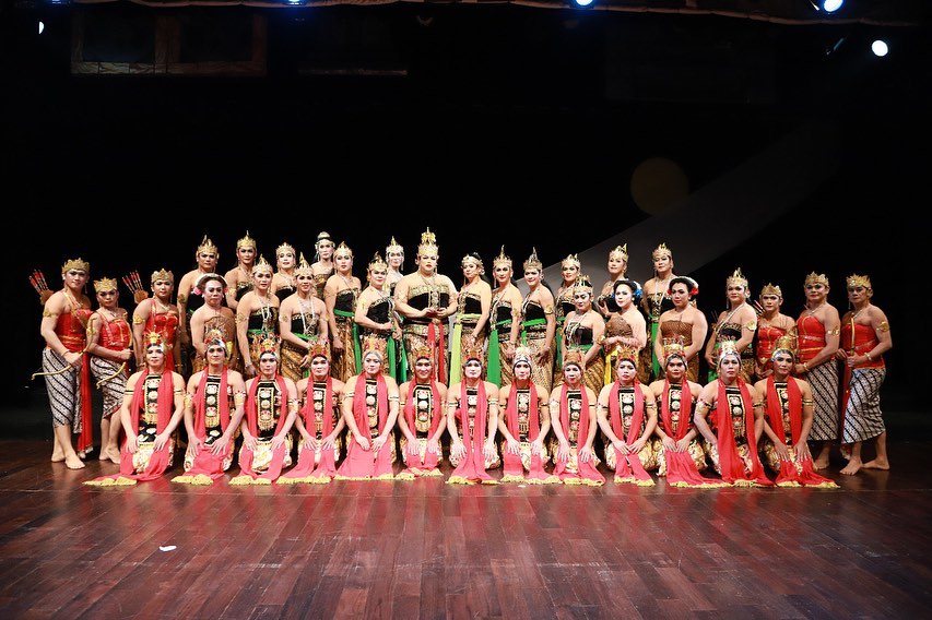 8 Potret Ivan Gunawan perankan karakter wanita, manglingi