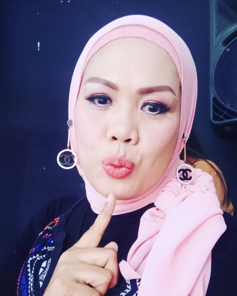 Tanam benang, ini 6 potret terbaru Elly Sugigi kian memesona