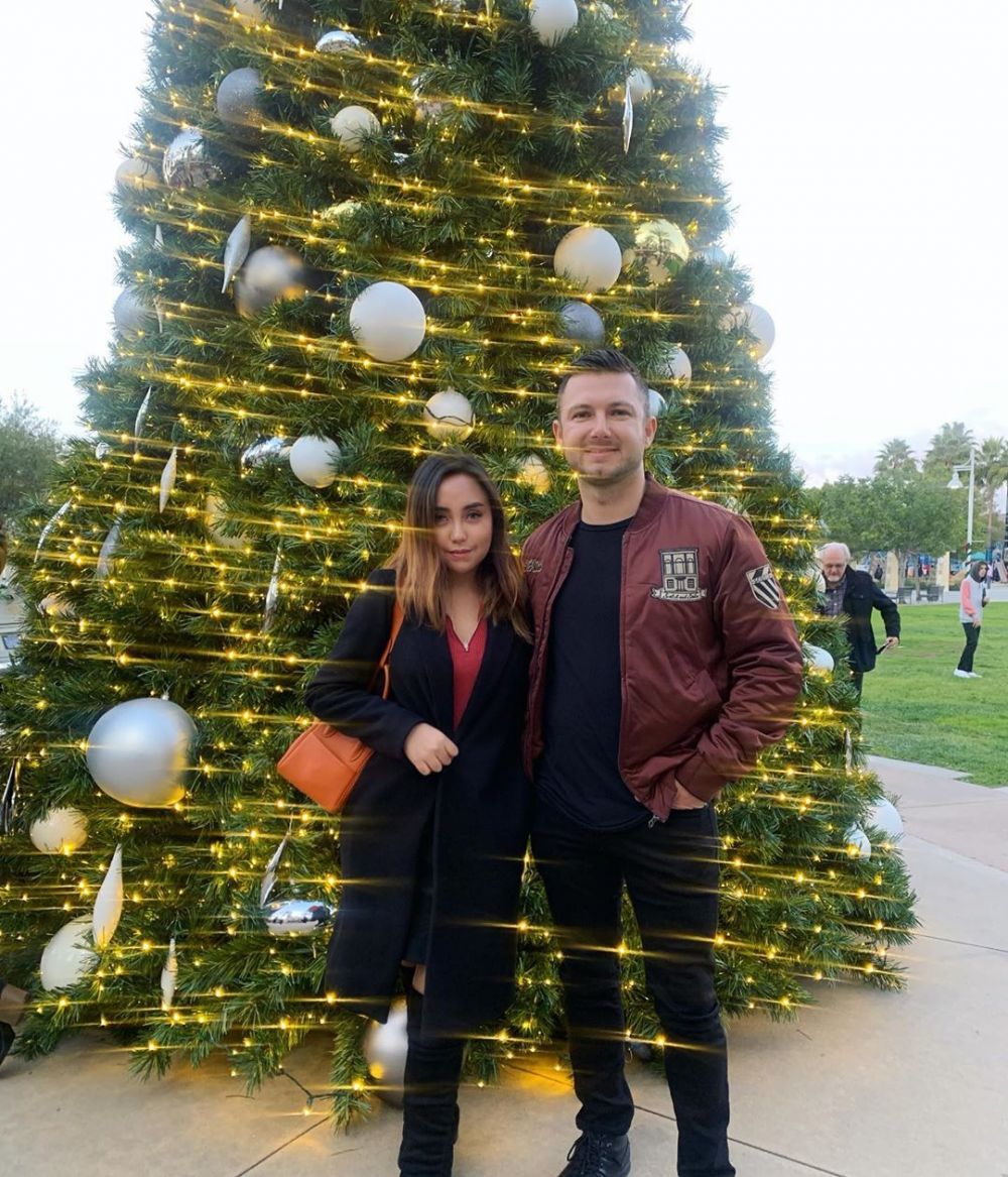 Momen 4 seleb rayakan Natal bareng pacar di luar negeri, romantis