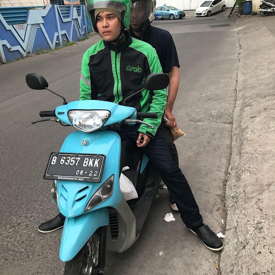 Ayah punya banyak utang, putra Deddy Dores jadi driver ojek online