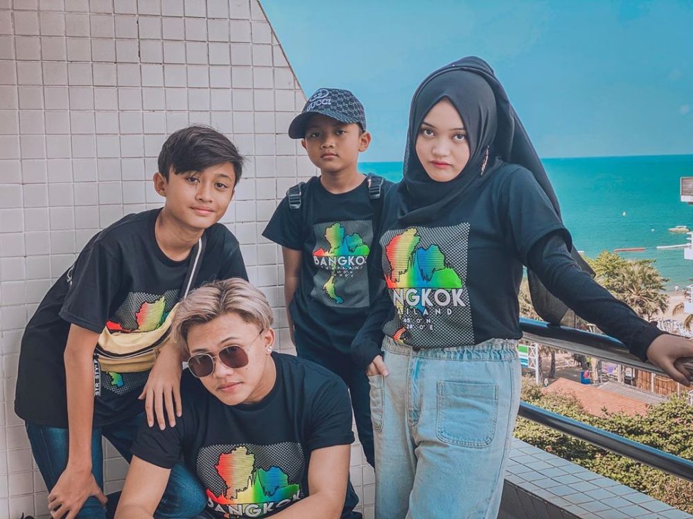 10 Momen liburan Sule di Thailand, captionnya jadi sorotan