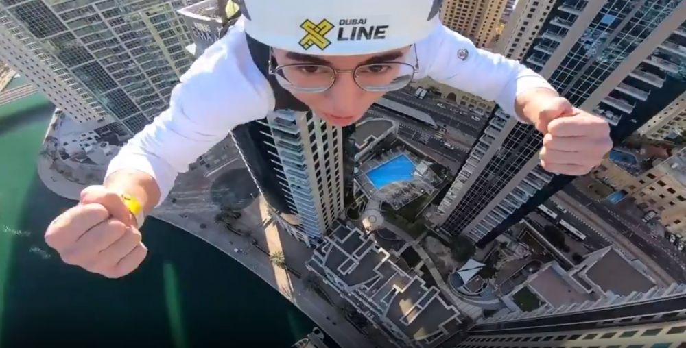 6 Momen seru Verrell Bramasta liburan di Dubai, uji adrenalin