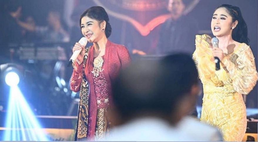 5 Momen keakraban Uut Permatasari & Dewi Perssik, disebut mirip