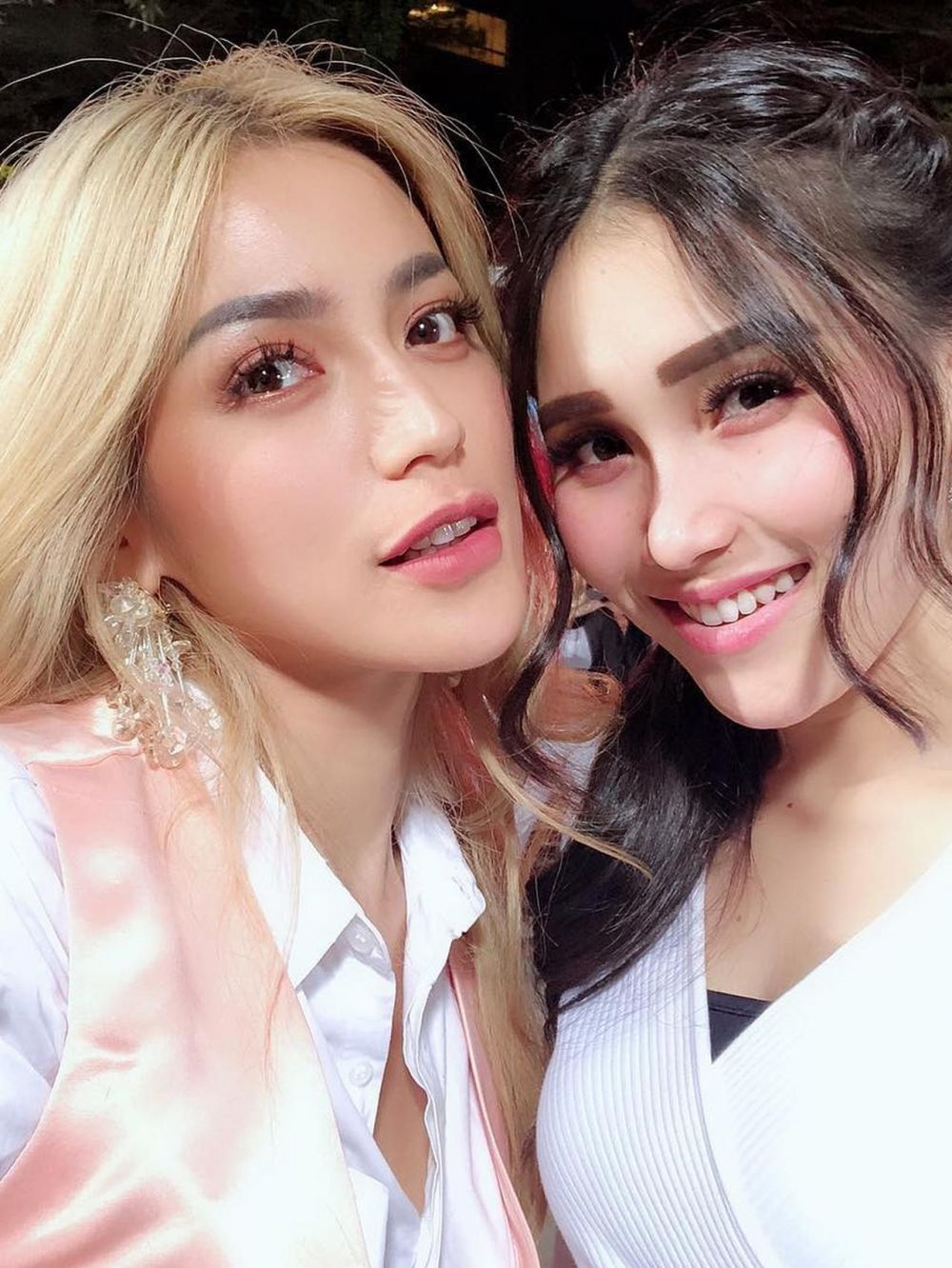 Sempat heboh, perseteruan 4 seleb cantik ini berakhir damai