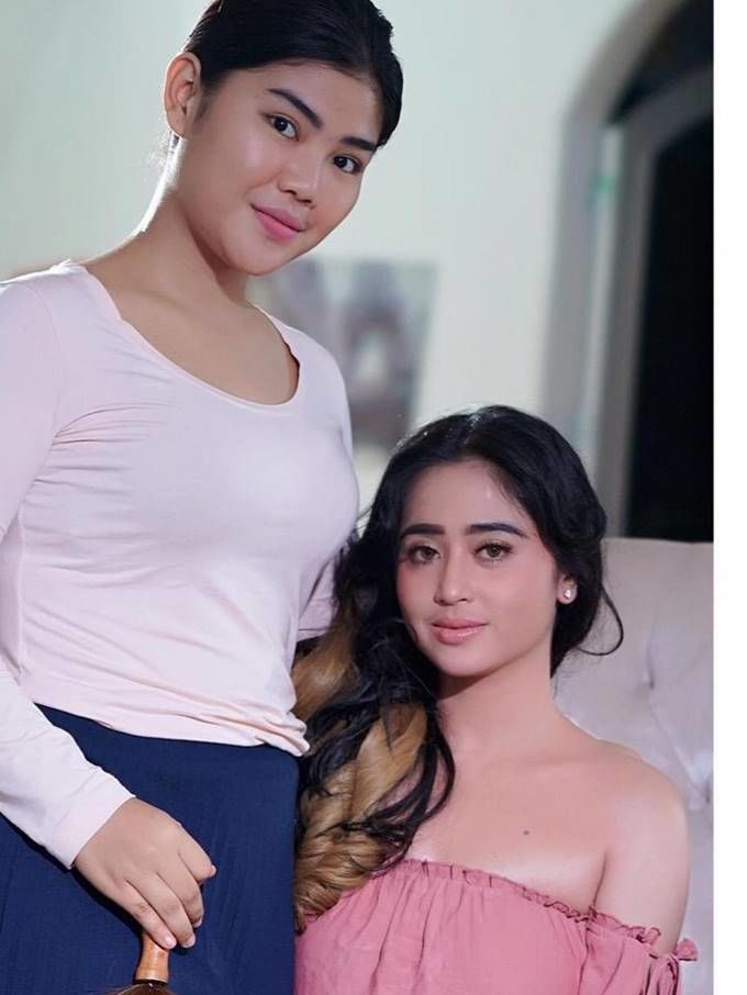 Sempat heboh, perseteruan 4 seleb cantik ini berakhir damai